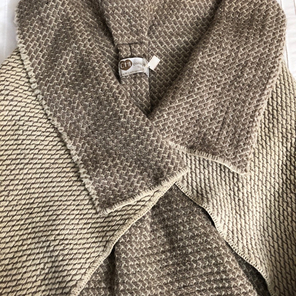 ‪Chicoração‬ | 100% Portuguese Wool Wrap Vest